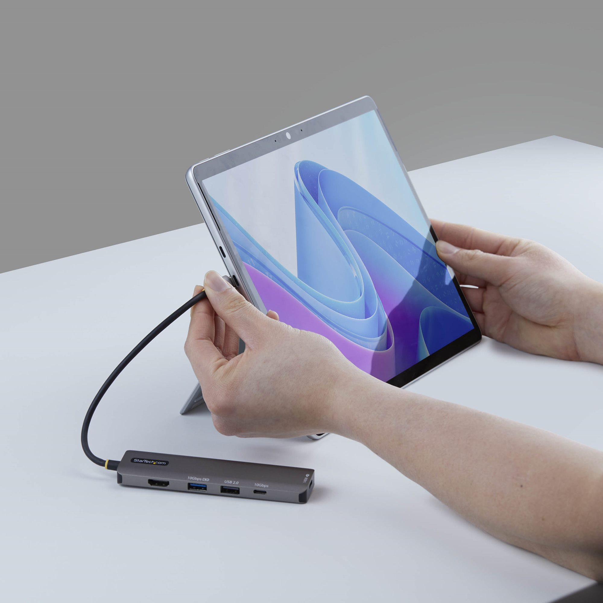 StarTech.com Adaptateur Multiport USB-C vers HDMI avec Charge PD 140W, 4K 60Hz, Hub USB 10 Gbps, Mini Dock Type-C pour MacBook / Dell / Thinkpad / HP