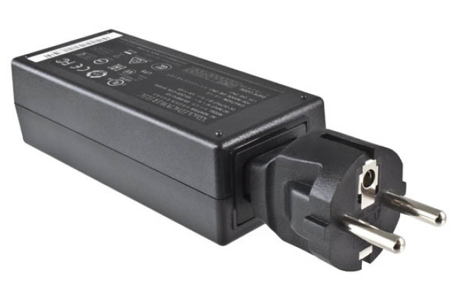 EFB Elektronik EB515.6 adaptador de enchufe elctrico Tipo E/F hbrido C13 Negro