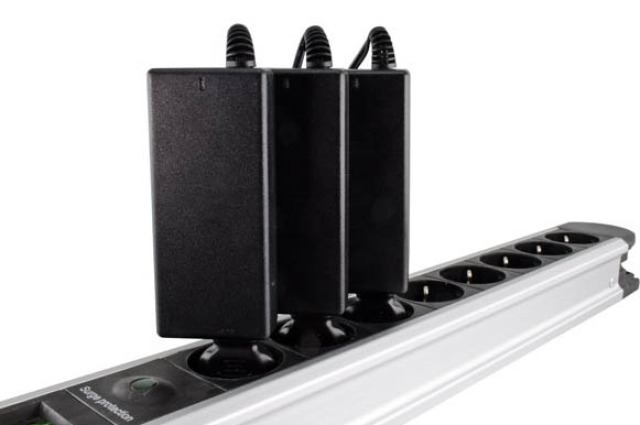EFB Elektronik EB515.6 adaptador de enchufe elctrico Tipo E/F hbrido C13 Negro