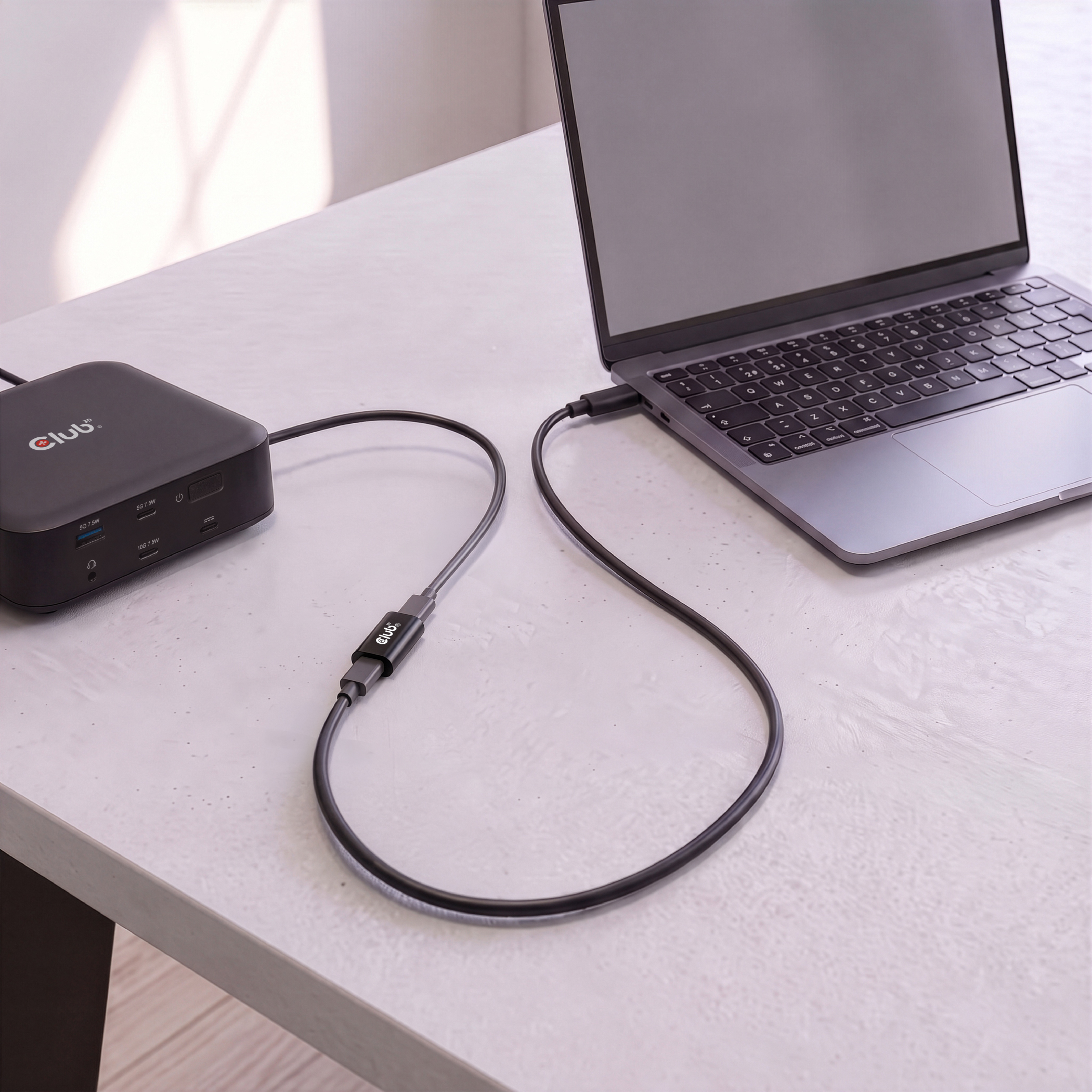 CLUB3D Adaptateur USB-C� femelle 40G, 240 W, 8K/60 Hz