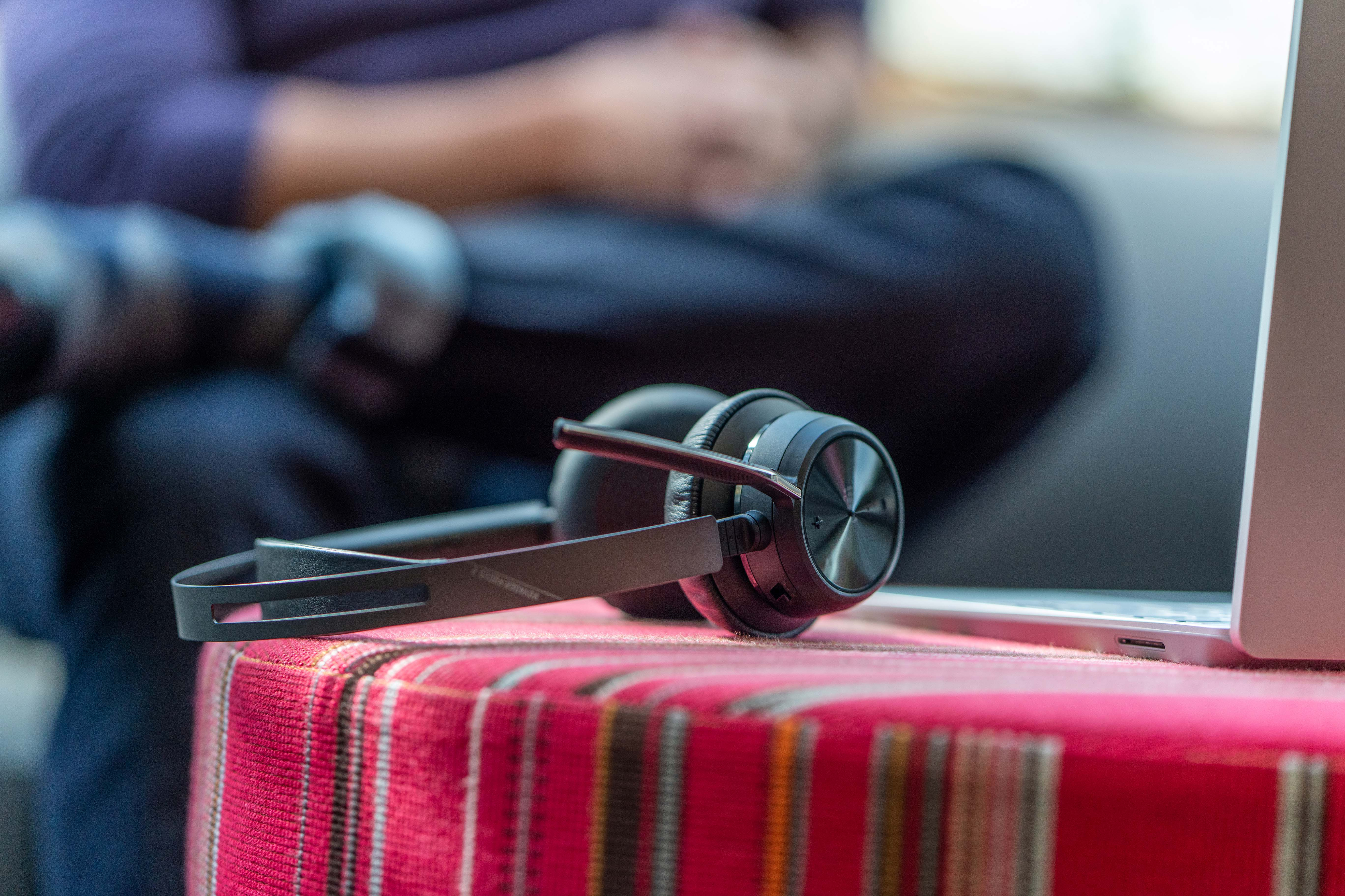 Poly Voyager Focus 2 - Headset - On-Ear - Bluetooth