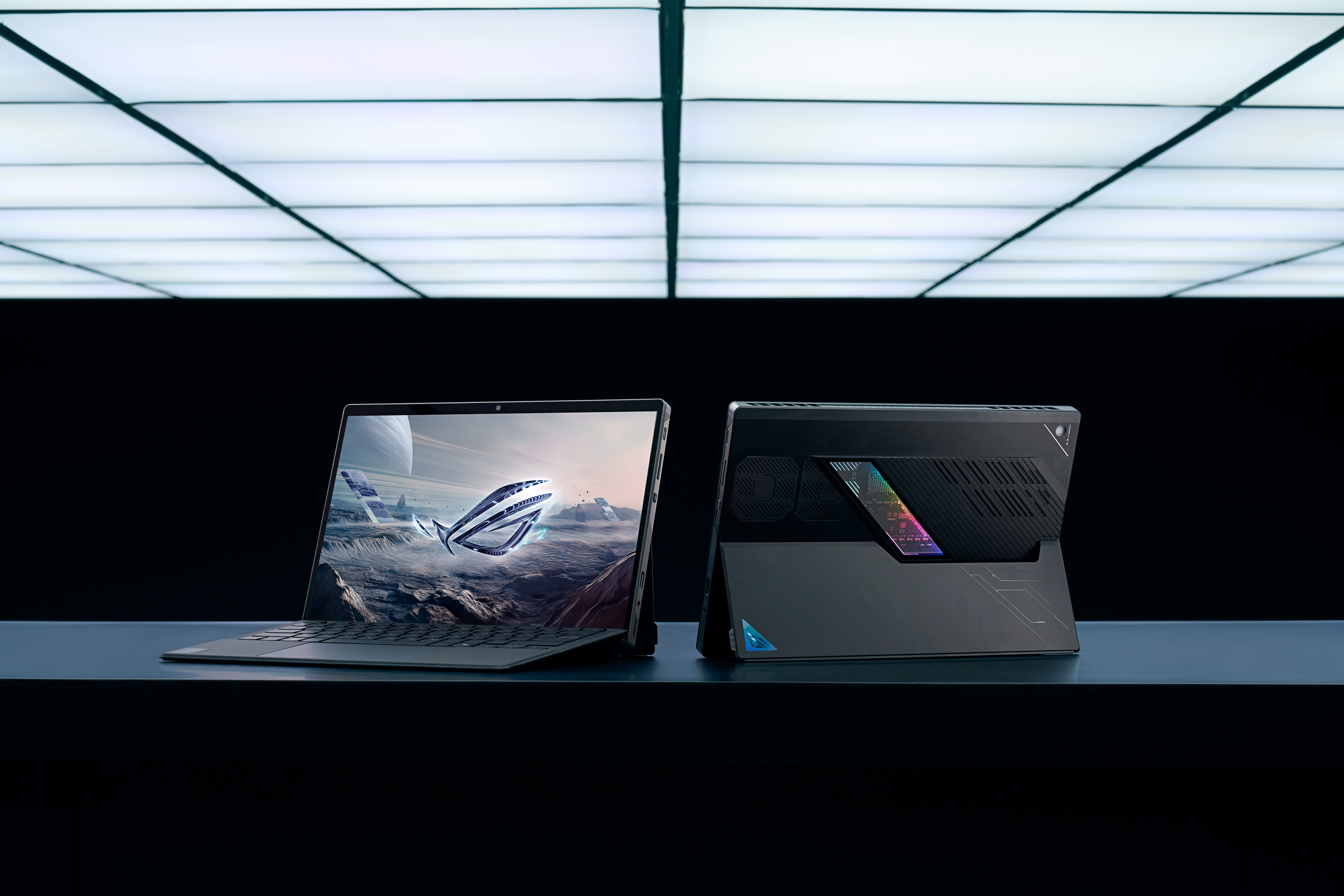 ASUS ROG Flow Z13 GZ302EA-RU073W AMD Ryzen Al Max+ 395 Hybrid (2-in-1) 34 cm (13.4) Touchscreen WQXGA 32 GB LPDDR5x-SDRAM 1 TB SSD Wi-Fi 7 (802.11be) Windows 11 Home German Black