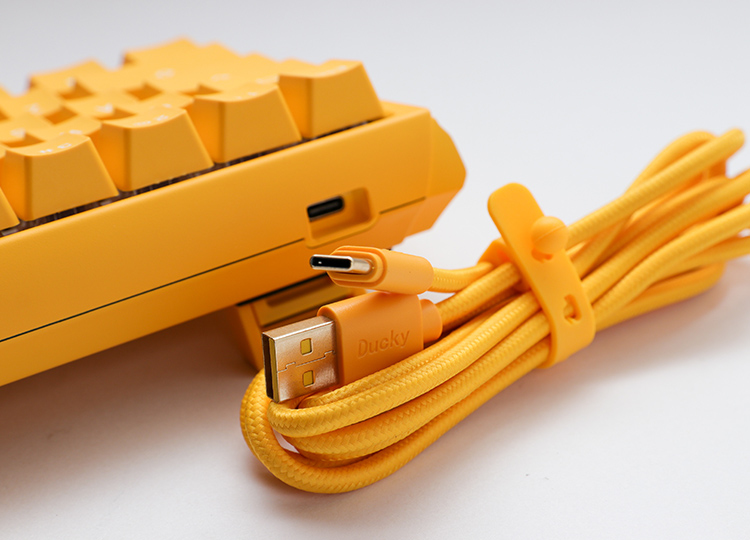 Ducky One 3 Yellow Clavier De Jeu, RGB LED - MX-Blue (US) (USA, Filaire
