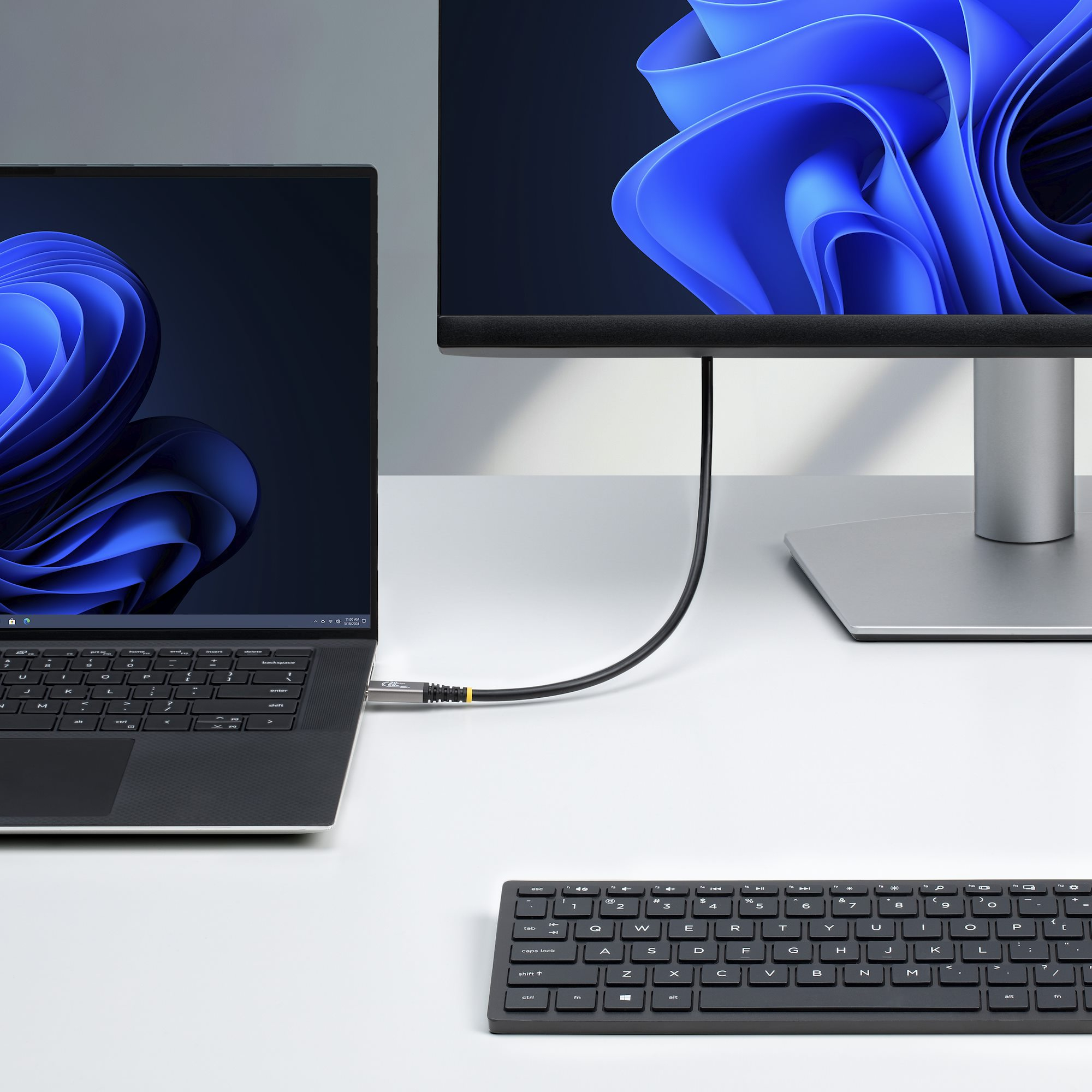 StarTech.com Cavo USB4 da 3m, Cavo USB-C Certificato USB-IF, 20 Gbps, PD 60W, DP 2.1 4K 120Hz, Cavetto Tipo-C con guaina in TPE, Nero