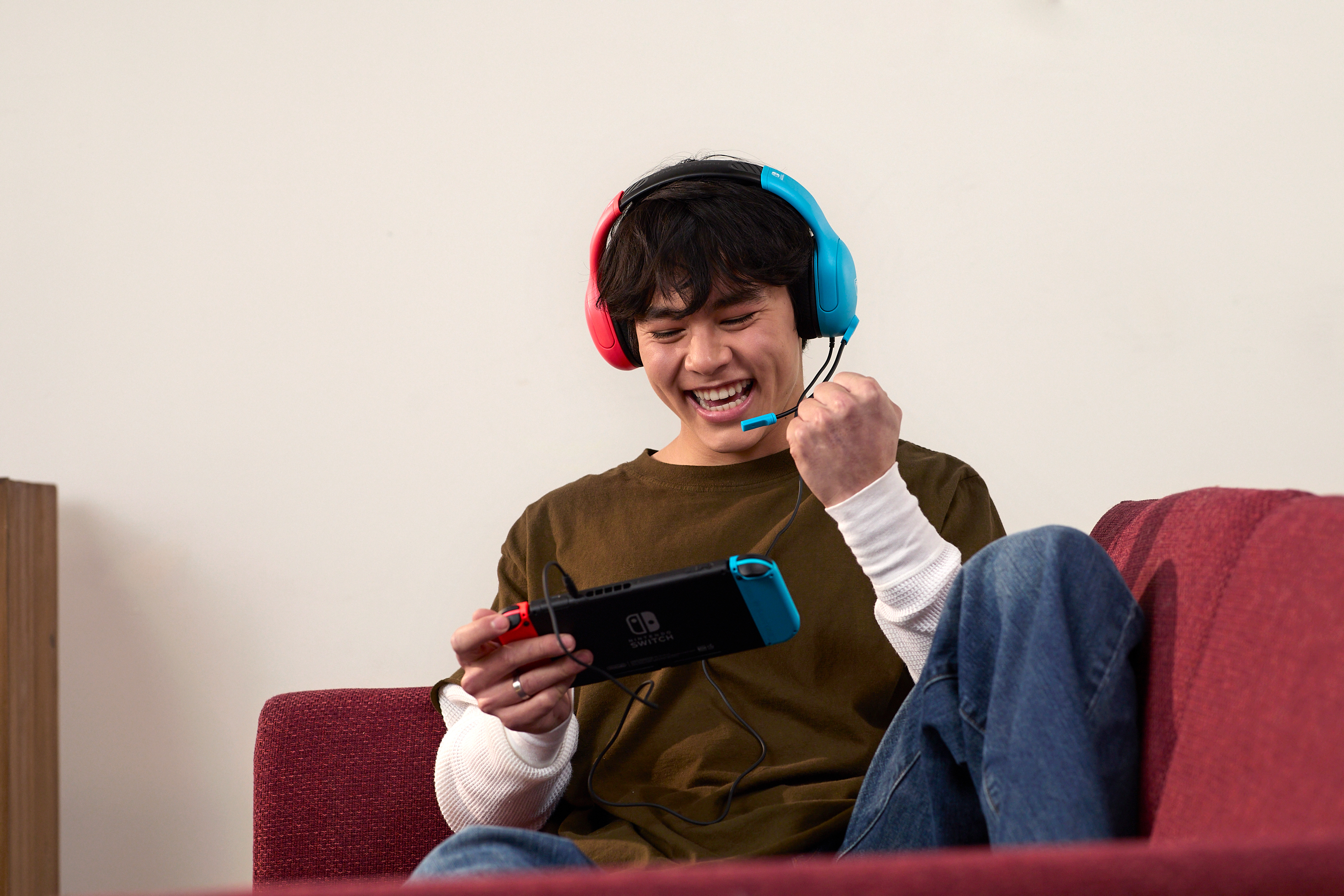 Turtle Beach Airlite Fit Neon Blue and Red Wired Gaming Headset with Flip-to-Mute Mic, Over-Ear Premium Comfort and 40mm Speakers. Officially Licensed for Nintendo Switch