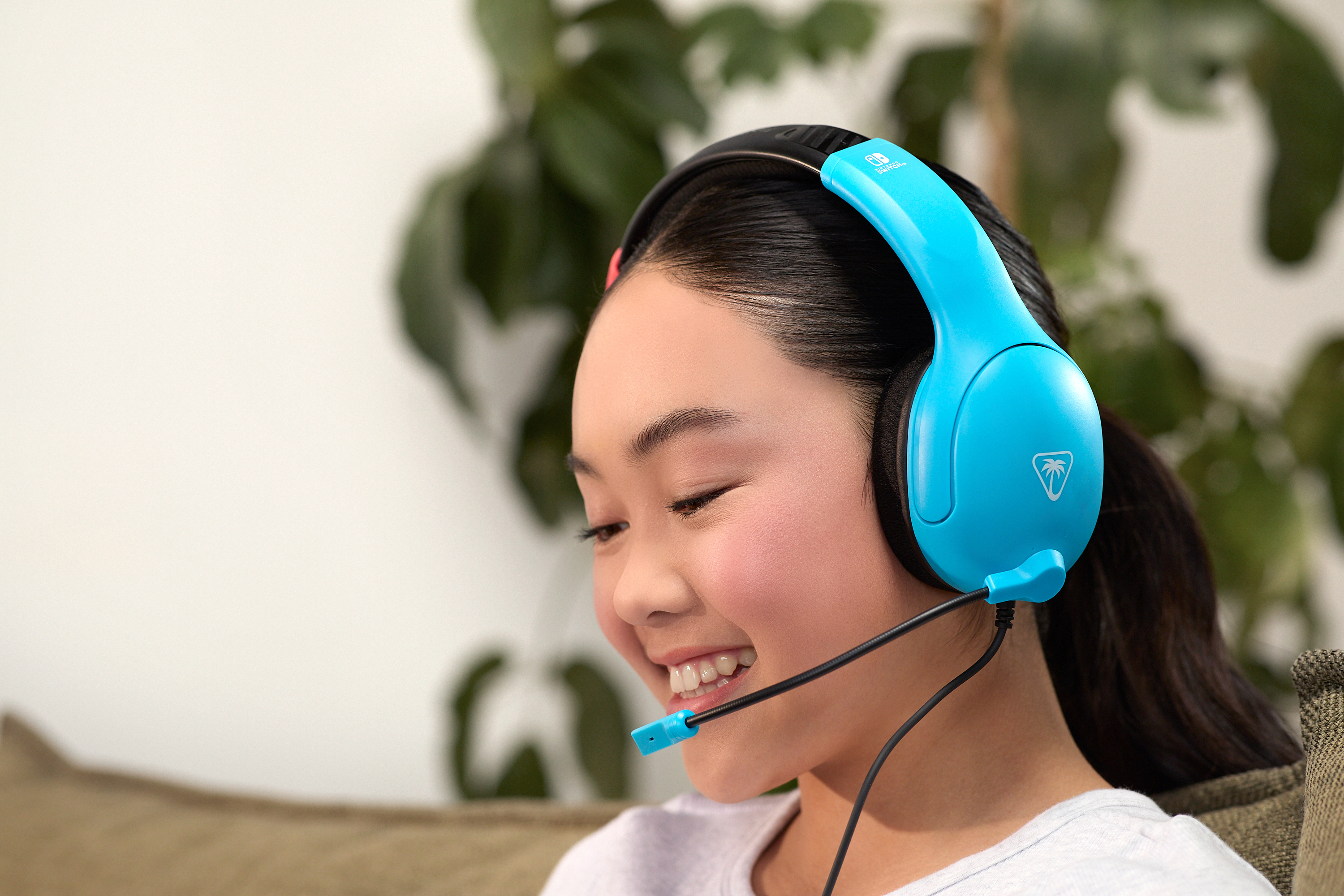 Turtle Beach Airlite Fit Neon Blue and Red Wired Gaming Headset with Flip-to-Mute Mic, Over-Ear Premium Comfort and 40mm Speakers. Officially Licensed for Nintendo Switch