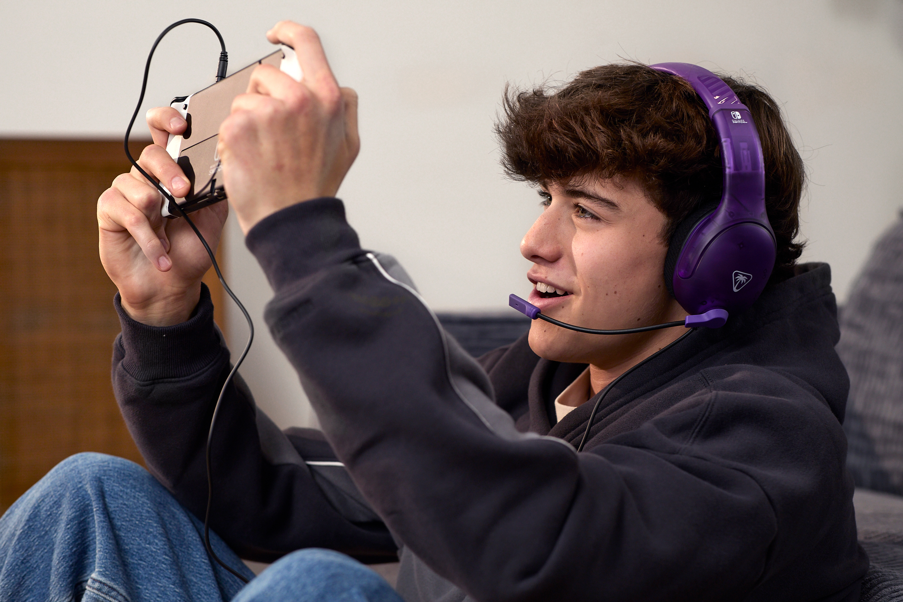 Turtle Beach Airlite Fit Auricolare Cablato A Padiglione Gaming Nero, Viola